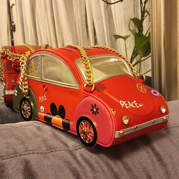 Beautiful Vintage Car Handbag 🚗 - Picture 2 of 10